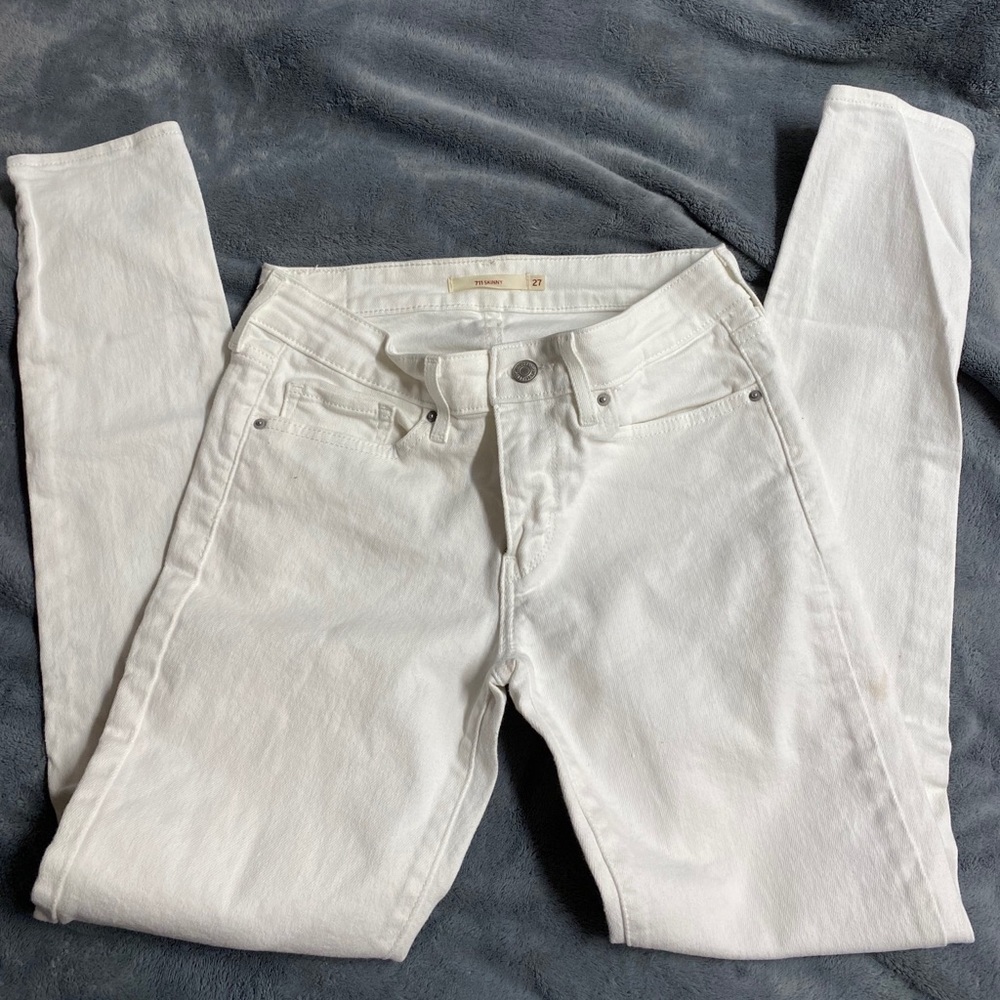 LIKE NEW WHITE LEVIS SKINNY JEANS SIZE 27